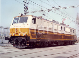 Fotografia d'epoca originale 1975 ca BARCELONA - RENFE Locomotiva 250-601-2 MAQUINISTA TERRESTRE Y MARITIMA 1