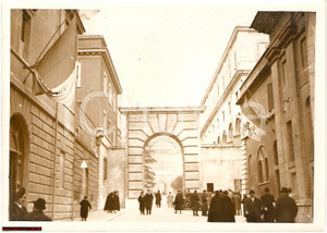 Fotografia d'epoca originale 1939 ROMA Cortile S. ANNA Bandiere a lutto morte PIO XI 1