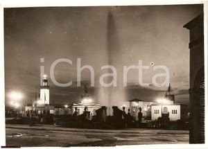 Fotografia d'epoca originale 1932 Bari Fiera Levante, notturno, fontana monumentale 1