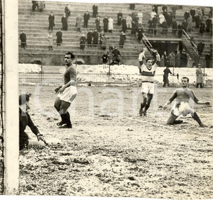 Fotografia d epoca originale 1941 CALCIO FIRENZE FIORENTINAAMBROSIANA INTER 21 Azione in area Foto 12x11 1