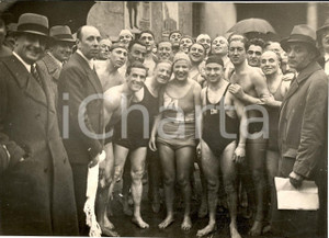 Fotografia d'epoca originale 1936 MILANO Gruppo cimento invernale nuoto nel NAVIGLIO 1