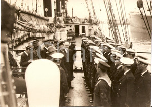 Fotografia d epoca originale 1932 GENOVA Costanzo CIANO parla ai marinai della NAVE SCUOLA PATRIA Fotografia 1