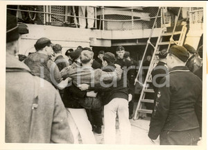 Fotografia d'epoca originale 1941 WW2 Naufrago inglese su NAVE-LAZZARETTO tedesca 1