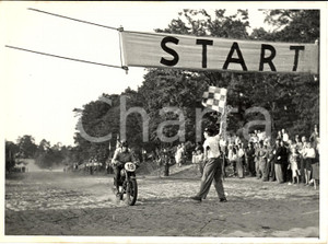 Fotografia d'epoca originale 1955 ca VARSAVIA (POLONIA) Arrivo di una gara di motocross *Fotografia 1