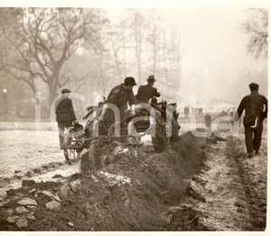 Fotografia d epoca originale 1941 MILANO WW2 Orti di guerra Coltivazione patate al parco SEMPIONE Fotografia 1