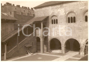 Fotografia d epoca originale 1930 ca MILANO Un cortile del Castello Sforzesco Fotografia artistica 1