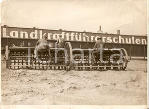 Fotografia d epoca originale 1935 GERMANIA LandkraftfÃ¼hrerschulen Contadini erpice Foto DANNEGGIATA 1