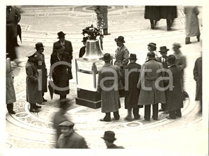 Fotografia d epoca originale 1936 MILANO Le campane per le Chiese d ETIOPIA in Galleria VITTORIO EMANUELE 1