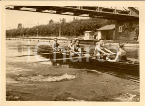 Fotografia d'epoca originale 1936 MILANO Canottaggio - Allenamento squadra su Naviglio *Foto (1) 1