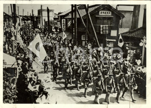 Fotografia d epoca originale 1942 YOKOHAMA WW2 Fucilieri Marina Imperiale in marcia Foto DANNEGGIATA 1