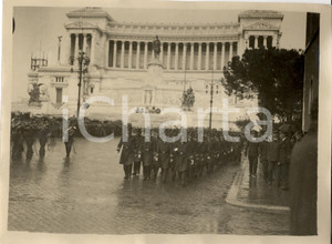 Fotografia d epoca originale 1931 ROMA Ufficiali Accademia Navale GIAPPONESE sfilano al Milite Ignoto Foto 1