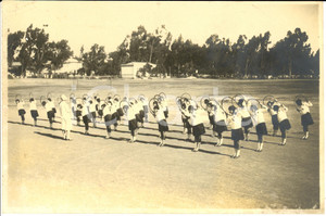 Fotografia d epoca originale 1935 ca ASMARA ERITREA Esercizi ginnici PICCOLE ITALIANE Fotografia 1