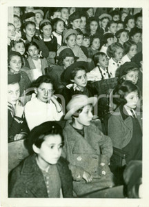 Fotografia d epoca originale 1938 MILANO Scuola elementare femminile al cinema FOTOGRAFIA 1
