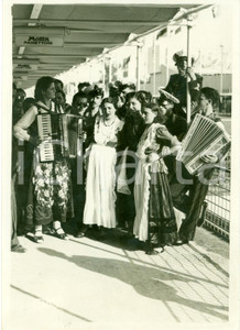 Fotografia d epoca originale 1938 ROMA Operai Stabilimento PARODI a Mostra Dopolavoro Panettoni MOTTA Foto 1