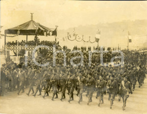 Fotografia d epoca originale 1932 NAPOLI Achille STARACE consegna labaro Milizia Difesa Territoriale FOTO 1
