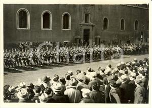 Fotografia d epoca originale 1939 ROMA Folla assiste al cambio della guardia a Palazzo VENEZIA Fotografia 1