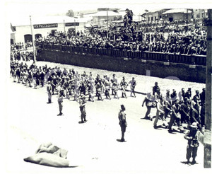 Fotografia d epoca originale 1936 ADDIS ABEBA ETIOPIA A.O.I. Manifestazione del 21 aprile Foto 11 x 8 cm 1