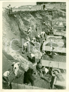 Fotografia d epoca originale 1932 ROMA Operai scavatori costruiscono nuova strada per COLOSSEO Fotografia 1