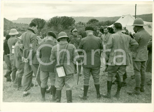 Fotografia d epoca originale 1935 MACALLE  ETIOPIA Generale Ruggiero SANTINI con giornalisti FOTOGRAFIA 1