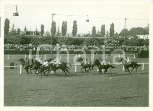 Fotografia d epoca originale 1936 MILANO SAN SIRO Passaggio dei concorrenti al Premio Milano Fotografia 1