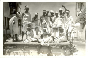 Fotografia d epoca originale 1935 GENOVA Fantasie arabe durante crociera Avanguardisti sul piroscafo ESPERIA 1