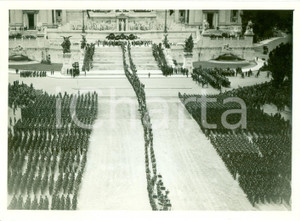 Fotografia d epoca originale 1935 ROMA La fanteria sfila in PIAZZA VENEZIA tra le truppe schierate Fotografia 1