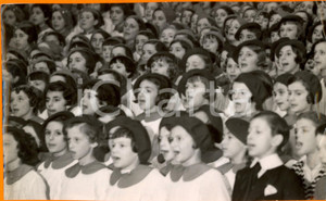 Fotografia d epoca originale 1934 MILANO Scolaresche cantano inni patriottici per Giornata mondiale risparmio 1