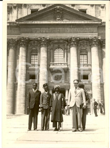 Fotografia d epoca originale 1939 ROMA Mohamed ANFARI sultano di AUSSA visita la basilica vaticana Foto RARA 1