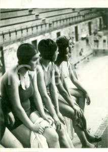 Fotografia d epoca originale 1937 MILANO Ragazze in costume da bagno in piscina Fotografia 1