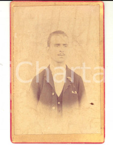 Fotografia d epoca originale 1890 ca MILANO Giovane uomo in abito scuro Fotografia VINTAGE 10 x 16 1