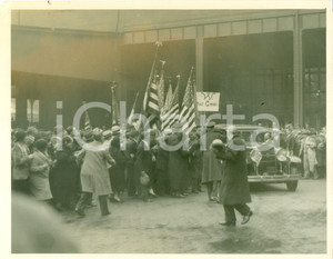 Fotografia d epoca originale 1931 PHILADELPHIA USA Folla accoglie Dino GRANDI alla stazione Fotografia 1