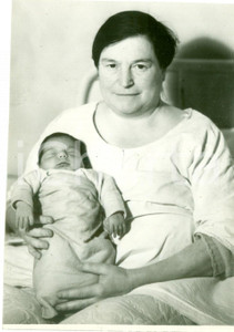 Fotografia d epoca originale 1938 MILANO Una madre con il suo nono figlio Fotografia 1