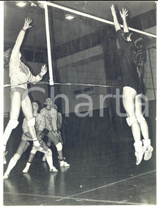 Fotografia d epoca originale 1985 ca PESARO ROBURSPORT VOLLEY Alessandra RIGUCCI in schiacciata Fotografia 1