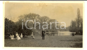 Fotografia d epoca originale 1924 LONDON UK Famiglia ai KEW GARDENS Foto ANIMATA VINTAGE 14x8 cm 1