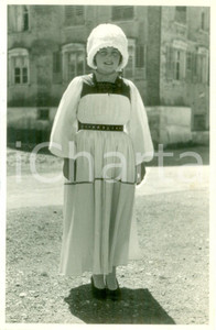 Fotografia d epoca originale 1934 VORARLBERG AUSTRIA Giovane donna in costume seicentesco Fotografia 1