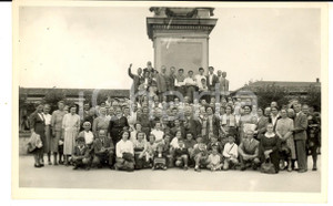 Fotografia d epoca originale 1955 CARAVAGGIO BG Gruppo di pellegrini al santuario Fotografia 15x10 cm 1