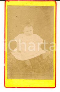 Fotografia d epoca originale 1880 ca SACY YONNE Ritratto di bambino di pochi mesi  Foto Gustave PAILLARD 1