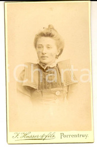 Fotografia d epoca originale 1900 PORRENTRUY CH Ritratto di donna con abito in velluto Foto HUSSER & Fils 1