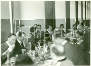 Fotografia d epoca originale 1935 ca ROMA ? Principe UMBERTO II a un pranzo ufficiale Fotografia DANNEGGIATA 1