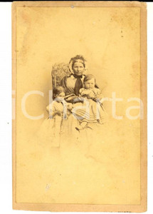 Fotografia d epoca originale 1870 ca PILSEN CZ Ritratto di donna con le due figlie Foto VINTAGE CDV 1