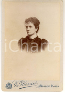 Fotografia d epoca originale 1890 ca MONDOVI  Ritratto di donna con abito scuro  Foto EMILIO GHEZZI 1