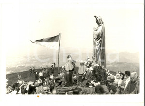 Fotografia d epoca originale 1960 GENOVA Statua  MADONNA IMMACOLATA in vetta tra i fedeli Foto 18x13 DALMER 1
