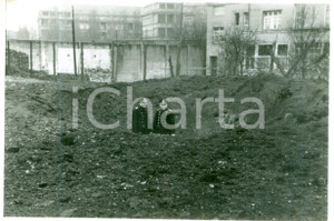 Fotografia d epoca originale 1945 KOLN WW2 Agenti di polizia in un parco bombardato Fotografia 1