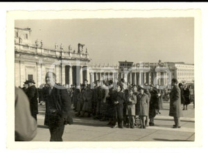 Fotografia d epoca originale 1960 ca ROMA Orfani di guerra Provincia di TERNI in visita a SAN PIETRO Foto 8x6 1