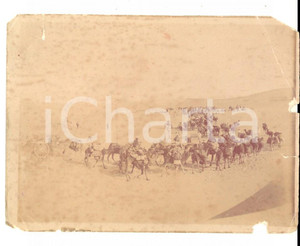 Fotografia d epoca originale 1910 ca MAROCCO ? Carovana con militari nel deserto Foto DANNEGGIATA 12x10 cm 1