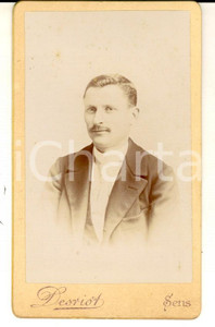 Fotografia d epoca originale 1890 ca SENS FRANCE Ritratto maschile in abito scuro Foto DESRIOT CDV 1