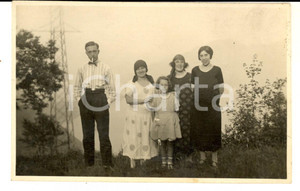 Fotografia d epoca originale 1926 AREA LOMBARDA Una famiglia contadina in campagna Foto VINTAGE 13x8 1