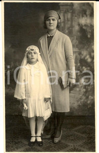 Fotografia d epoca originale 1930 ca FRANCE Donna con la figlia alla Prima Comunione Foto cartolina 1
