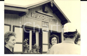 Fotografia d epoca originale 1958 DOLOMITI / Gruppo del CRISTALLO Turisti al Rifugio CRISTALLO Foto 12x8 cm 1