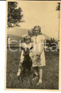 Fotografia d epoca originale 1936 BRENTA VA Coppia di sorelline con una capretta Foto cartolina VINTAGE 1
